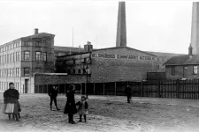 Bild tagen 1901 på fabriken Tretorn som tidigare huserade i Campus Helsingborgs lokaler.