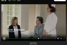 Stillbild från programmet Historieätarna där Elin Bommenel berättar om tandvård.