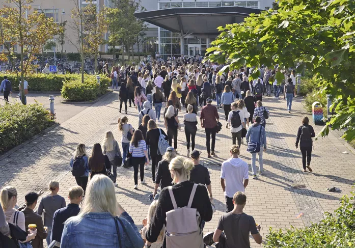 Alla vandrade sedan i samlad trupp genom Helsingborg mot Campus.