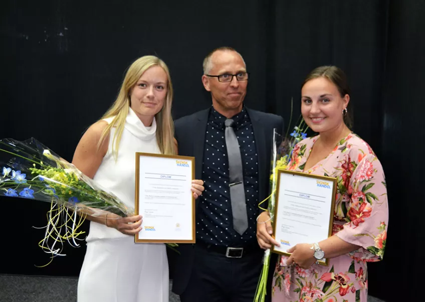 Frida Andersson och Josefin Andersson fick årets stipendium av Svensk Handel Stiftelsen Köpmannaförbundet